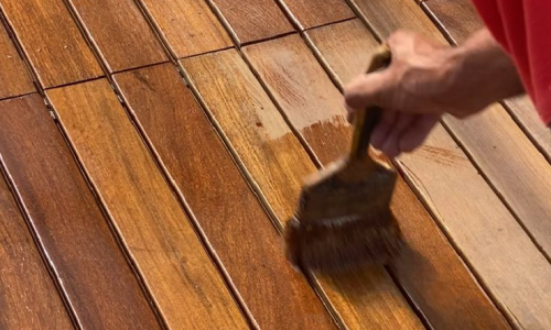 Aplicação de Verniz Deck